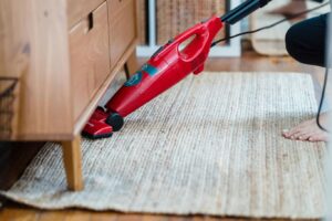 Cómo limpiar alfombras en casa y eliminar manchas sin dañarlas 3
