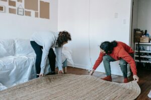 Cómo limpiar alfombras en casa y eliminar manchas sin dañarlas
