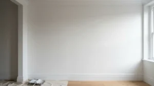 Pared reparada y lista para pintar sin hoyos visibles